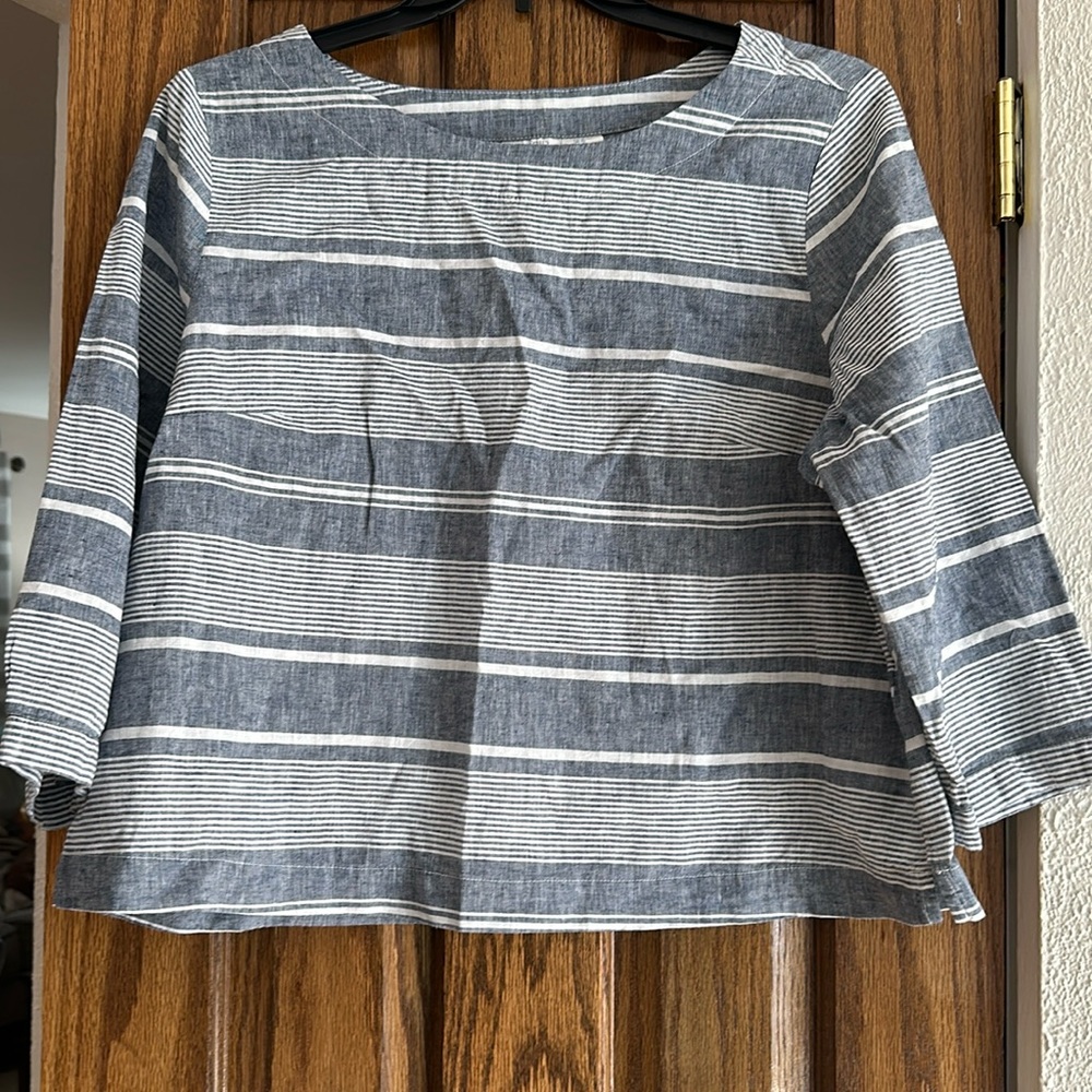 Mid length sleeve t shirt/ crop top